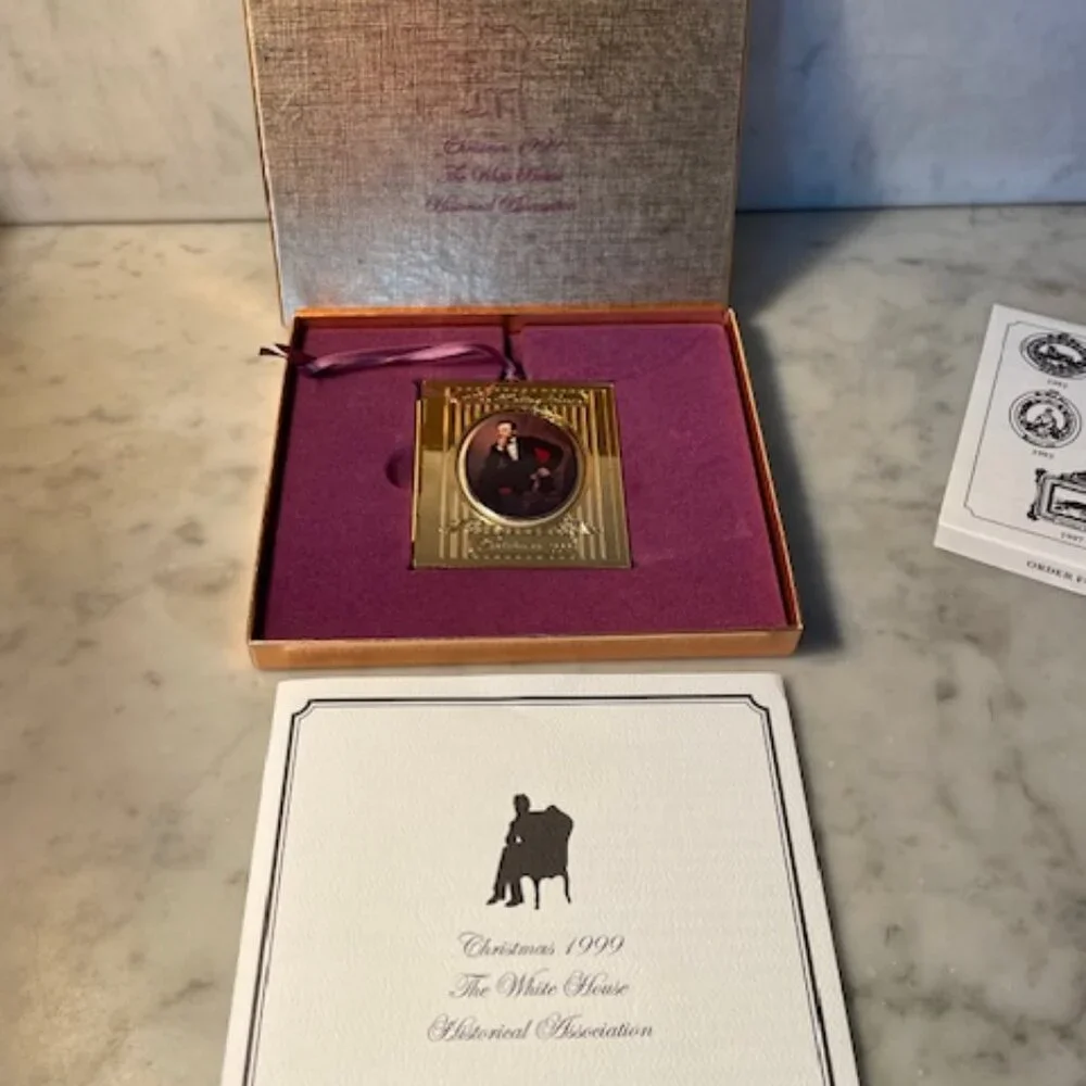 1999 White House Christmas Ornament President Abraham Lincoln's Portrait